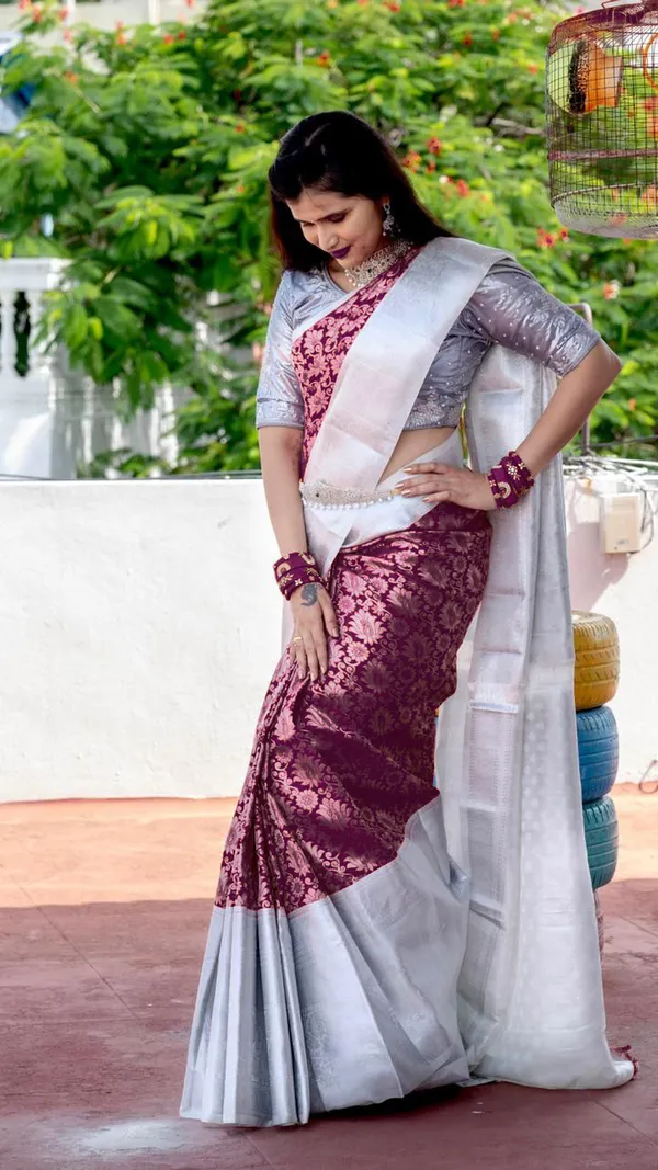 Divine_Purple_Soft_Banarasi_Silk_Saree_With_Bewitching_Blouse_Piece