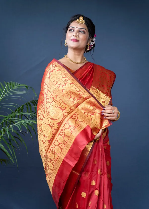 Fancifull_Red_Banarasi_Silk_Saree_With_Assemblage_Blouse_Piece