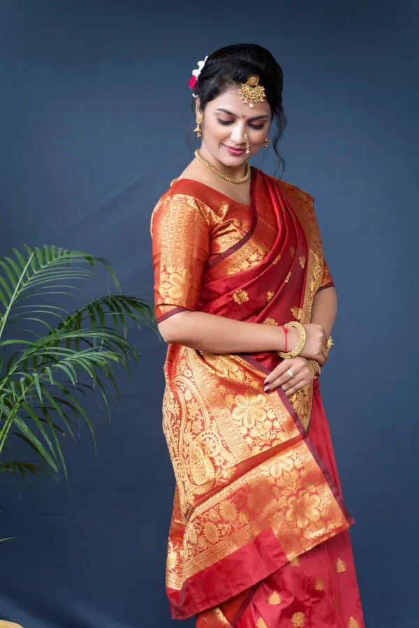 Fancifull_Red_Banarasi_Silk_Saree_With_Assemblage_Blouse_Piece