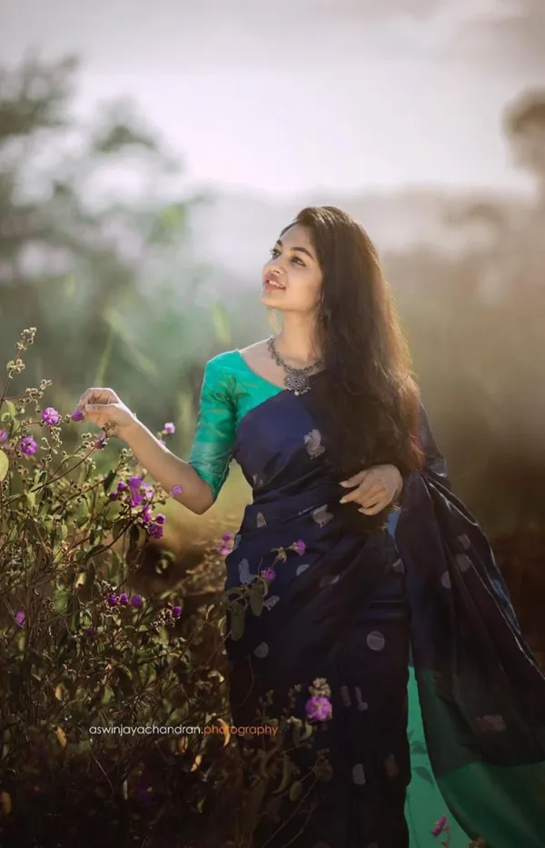 Inspiring_Sky_Soft_Banarasi_Silk_Saree_With_Unique_Blouse_Piece