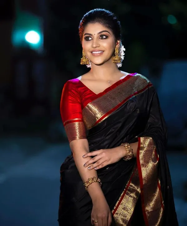 Black_Woven_Kanjivaram_Silk_Saree_with_Saree_Cover