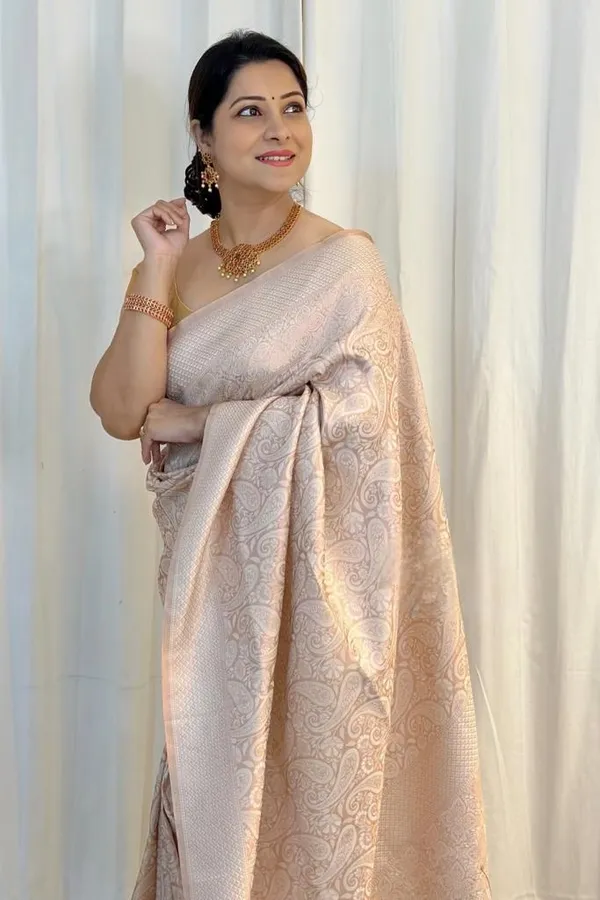 Moiety_White_Soft_Banarasi_Silk_Saree_With_Panoply_Blouse_Piece