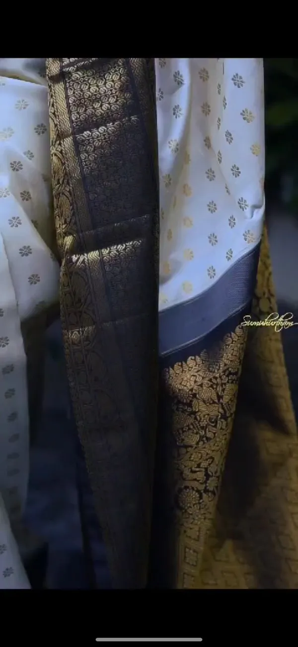 Outstanding_White_Soft_Silk_Saree_With_Snappy_Blouse_Piece