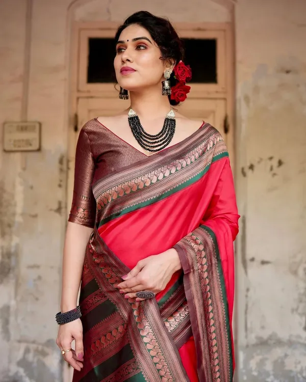 Phenomenal_Light_Pink_Soft_Silk_Saree_With_Dazzling_Blouse_Piece