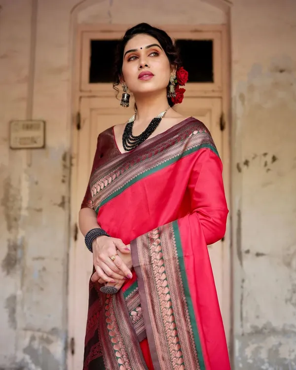 Phenomenal_Light_Pink_Soft_Silk_Saree_With_Dazzling_Blouse_Piece