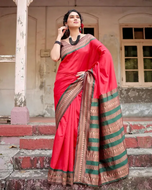 Phenomenal_Light_Pink_Soft_Silk_Saree_With_Dazzling_Blouse_Piece