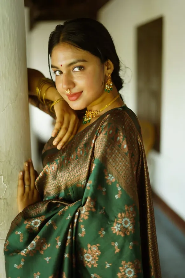 Precious_Green_Soft_Silk_Saree_With_Energetic_Blouse_Piece
