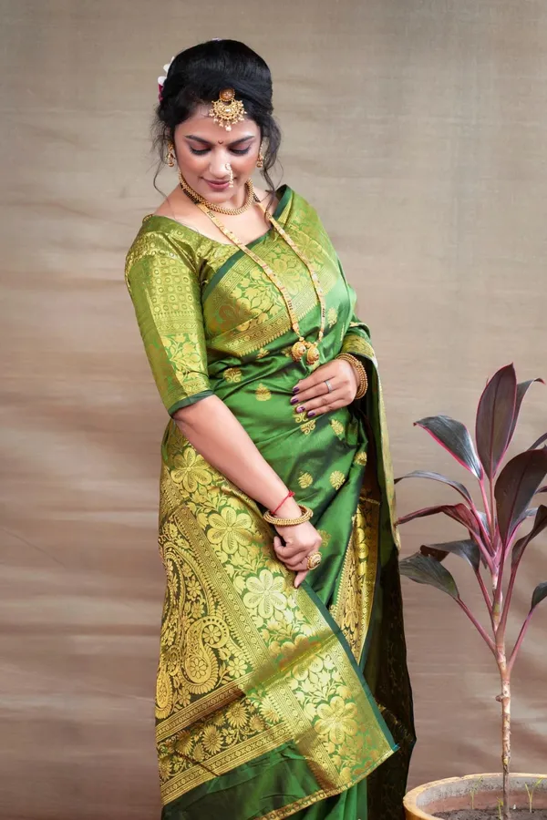 Preferable_Green_Banarasi_Silk_Saree_With_Assemblage_Blouse_Piece