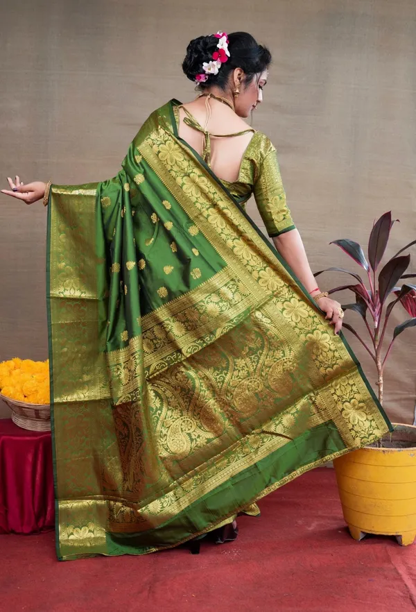 Preferable_Green_Banarasi_Silk_Saree_With_Assemblage_Blouse_Piece