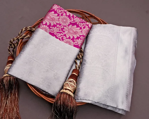 Quintessential_Pink_Soft_Banarasi_Silk_Saree_With_Nemesis_Blouse_Piece