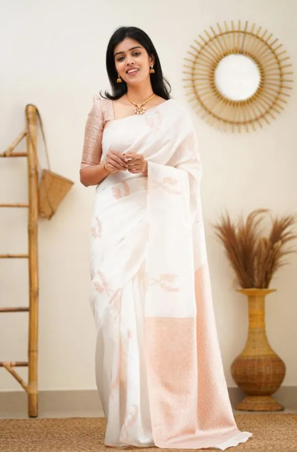 Staring_White_Soft_Silk_Saree_With_Breathtaking_Blouse_Piece
