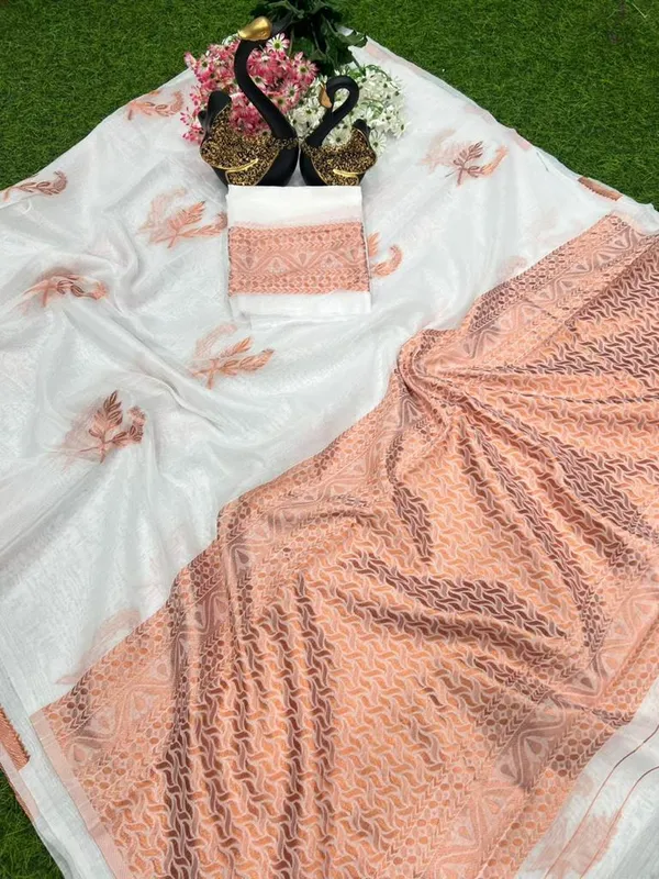Staring_White_Soft_Silk_Saree_With_Breathtaking_Blouse_Piece