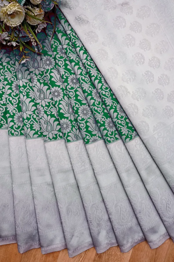 Supernal_Green_Soft_Silk_Saree_With_Incomparable_Blouse_Piece