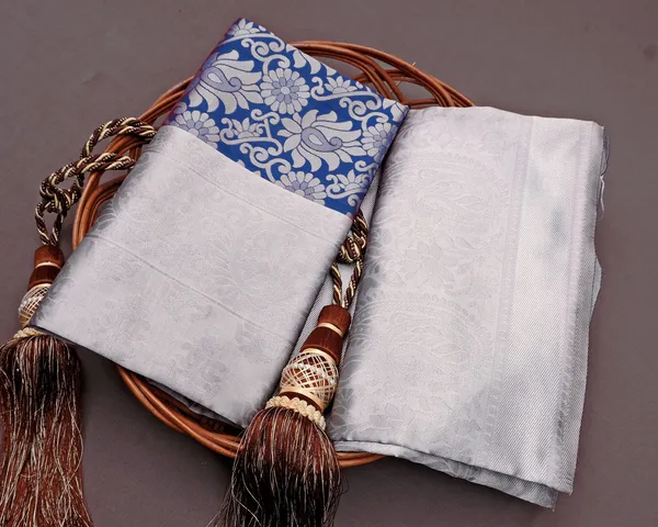 Tempting_Blue_Soft_Silk_Saree_With_Fragrant_Blouse_Piece