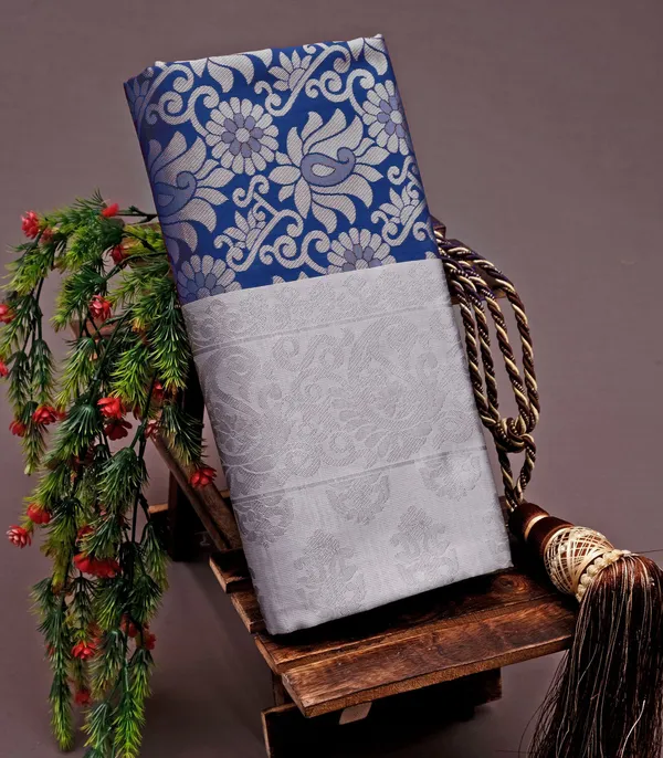 Tempting_Blue_Soft_Silk_Saree_With_Fragrant_Blouse_Piece