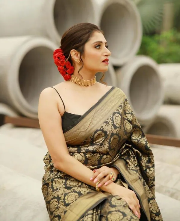 Trendy_Black_Silk_Saree_With_Marvellous_Blouse_Piece