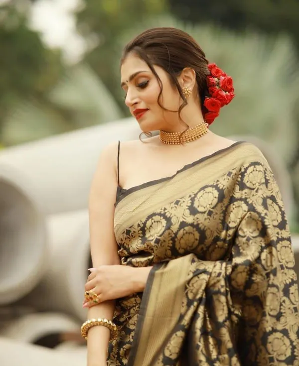 Trendy_Black_Silk_Saree_With_Marvellous_Blouse_Piece