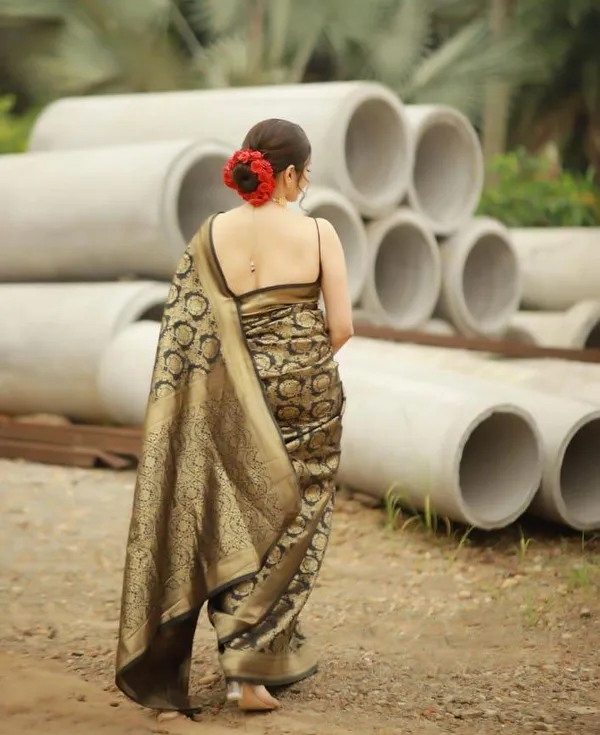 Trendy_Black_Silk_Saree_With_Marvellous_Blouse_Piece