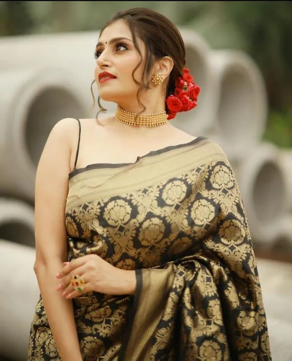 Trendy_Black_Silk_Saree_With_Marvellous_Blouse_Piece