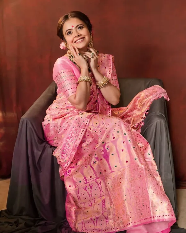 Pink_Woven_Kanjivaram_Silk_Saree_with_Saree_Cover