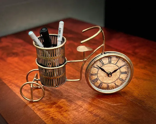 Iron_Pen_Holder/Flower_pot_With_Watch
