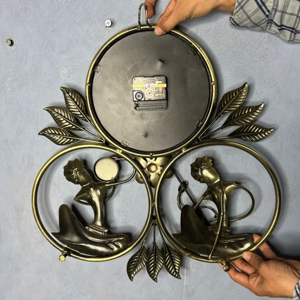 Metal_Musician_With_Clock_Wall_Decor