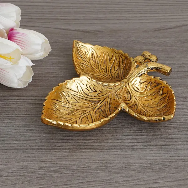 Metal_Decorative_Tray_for_Tableware,Dry_Fruit_Tray,Saunf_Supari_Candy,Dry_Fruit_and_Sweets_Serving_Tray