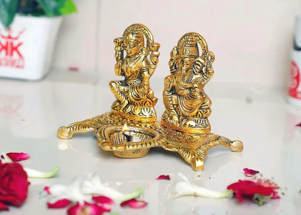 Metal_Laxmi_Ganesh_Statue/Murti_for_Pooja_Room_&_Home_Office_D???cor,_Laxmi_Ganesha_Diya_Idol_for_Diwali_Gift