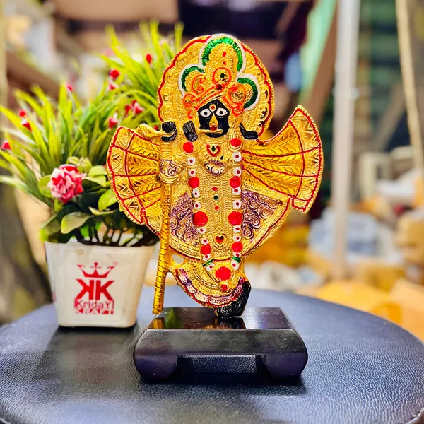 Vrindavan_Banke_Bihari_ji_maharaj_Shri_krishna_Idol_with_Wooden_base