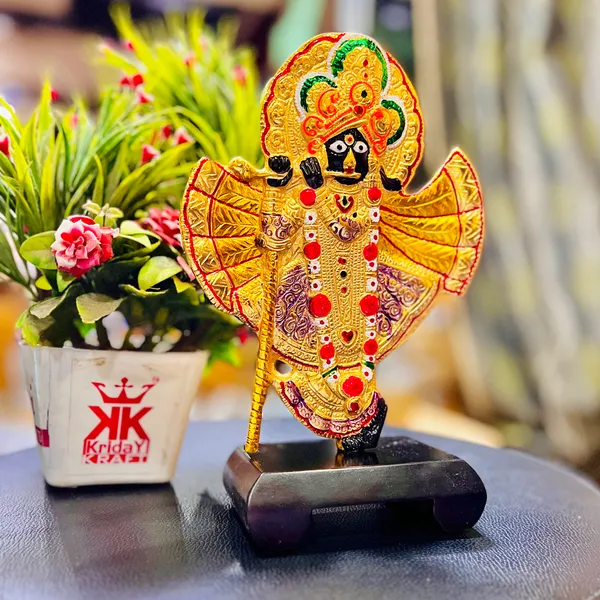 Vrindavan_Banke_Bihari_ji_maharaj_Shri_krishna_Idol_with_Wooden_base