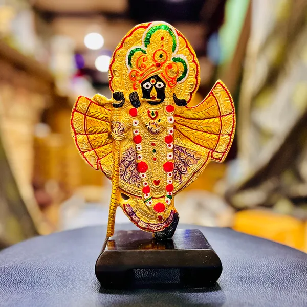 Vrindavan_Banke_Bihari_ji_maharaj_Shri_krishna_Idol_with_Wooden_base