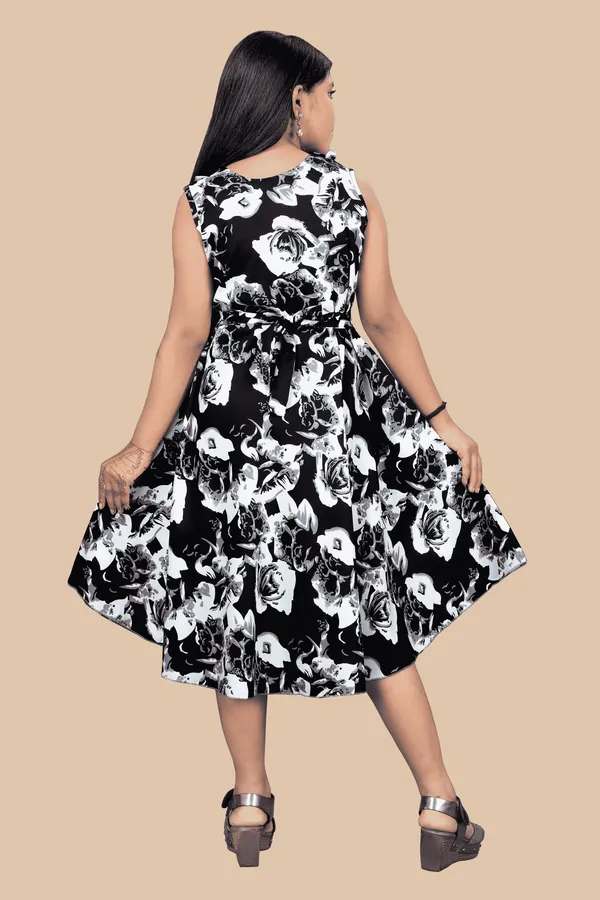 Girls_Black_&_White_Floral_Crepe_Print_Round_Neck_Knee_Length_Dress