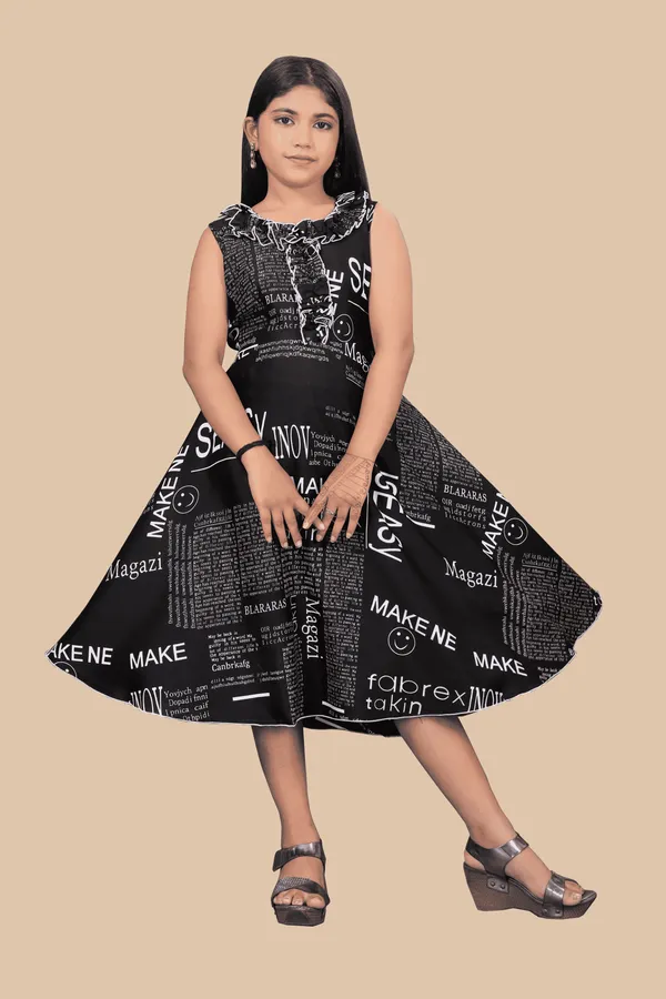 Girls_Black_&_White_Text_Paper_Crepe_Print_Round_Neck_Knee_Length_Dress