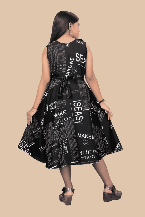 Girls_Black_&_White_Text_Paper_Crepe_Print_Round_Neck_Knee_Length_Dress