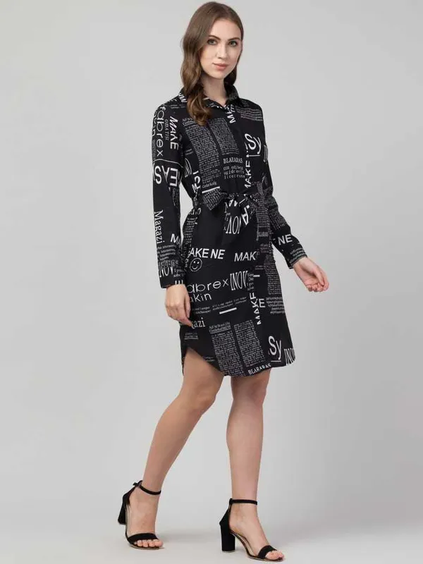 Women_Black_&_White_Text_Paper_Crepe_Printed_Spread_Collar_Casual_Dresses