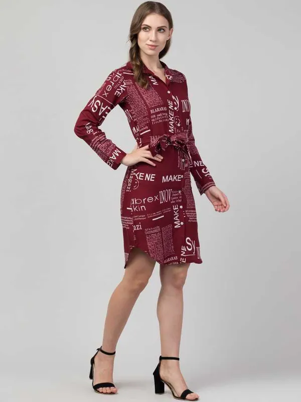 Women_Maroon_&_White_Text_Paper_Crepe_Printed_Spread_Collar_Casual_Dresses