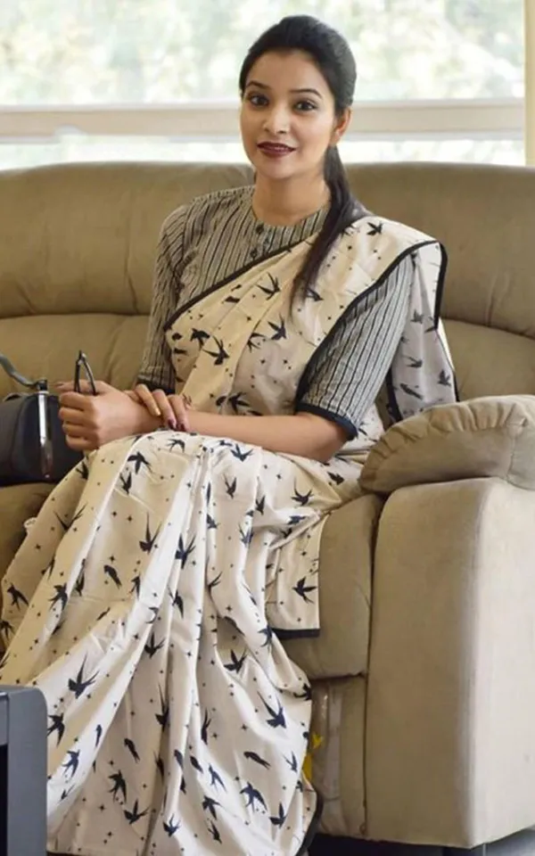 Off-White_Colour_Linen_Saree_(With_Unstitched_Blouse_Piece)_(For_Women)