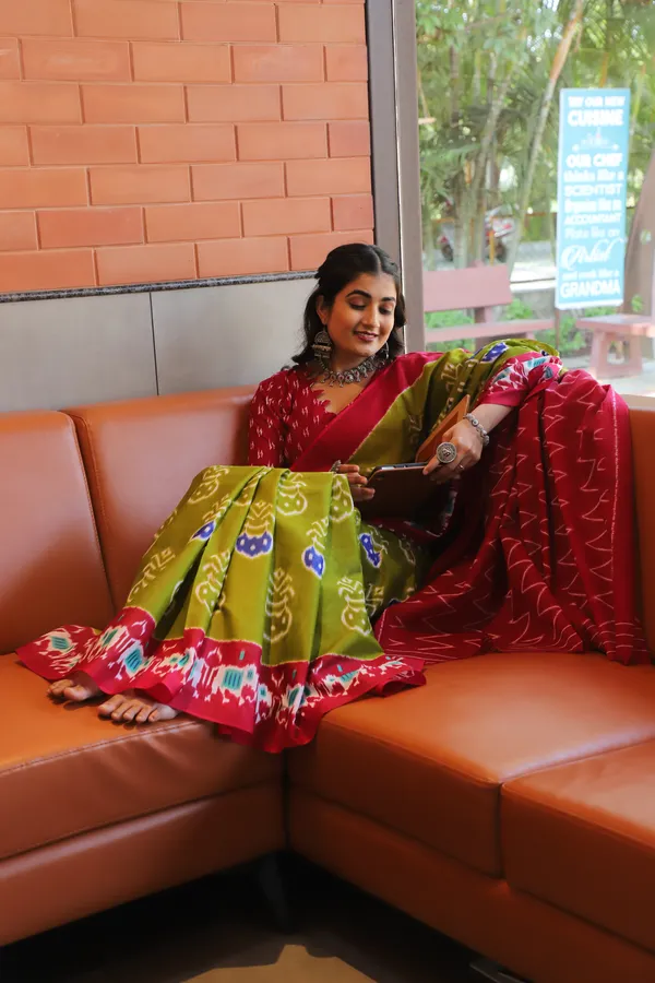 Ikkat_Hand_Block_Print_Print_Pure_Soft_Cotton_saree_With_Blouse_Piece