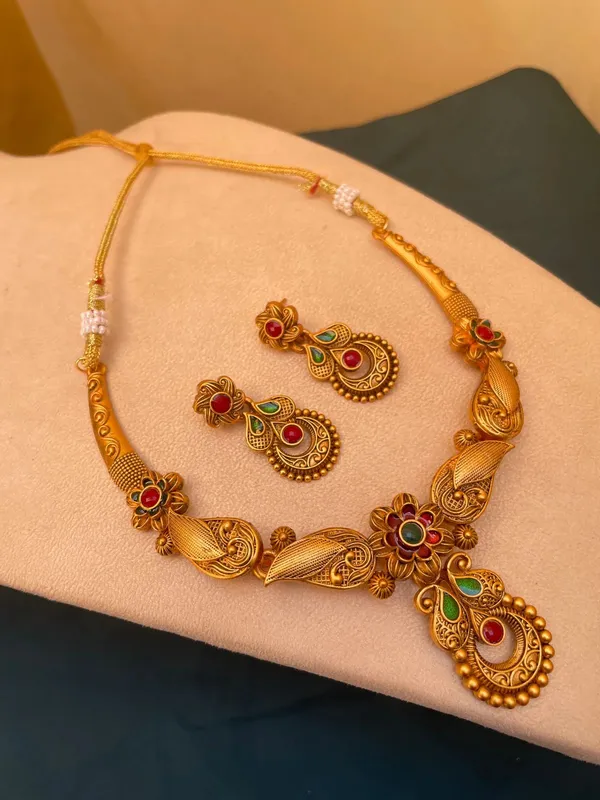 Matt_Polish_Necklace_&_Earrings
