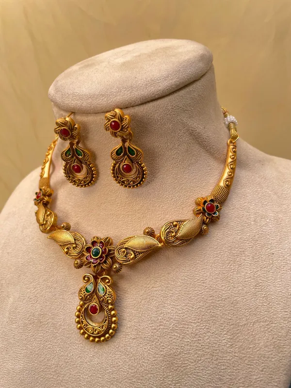 Matt_Polish_Necklace_&_Earrings