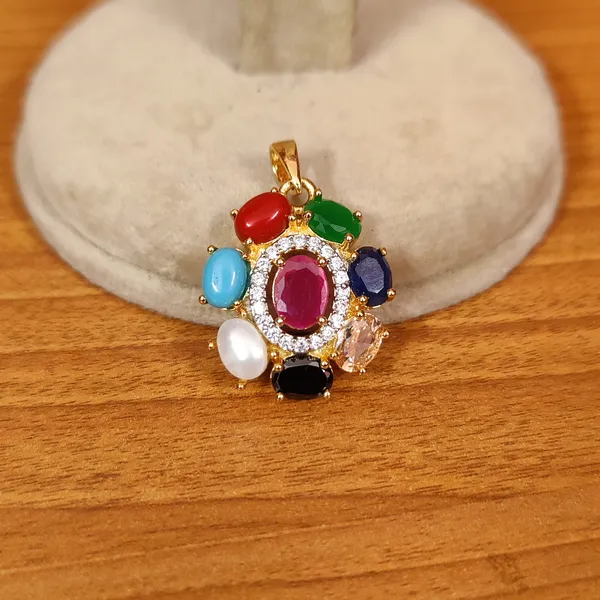 NAVRATAN_LOOK_OVAL_PENDANT_WITH_CHAIN