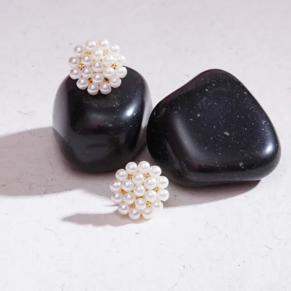 Pearl_Gold_Look_Beaded_Studs