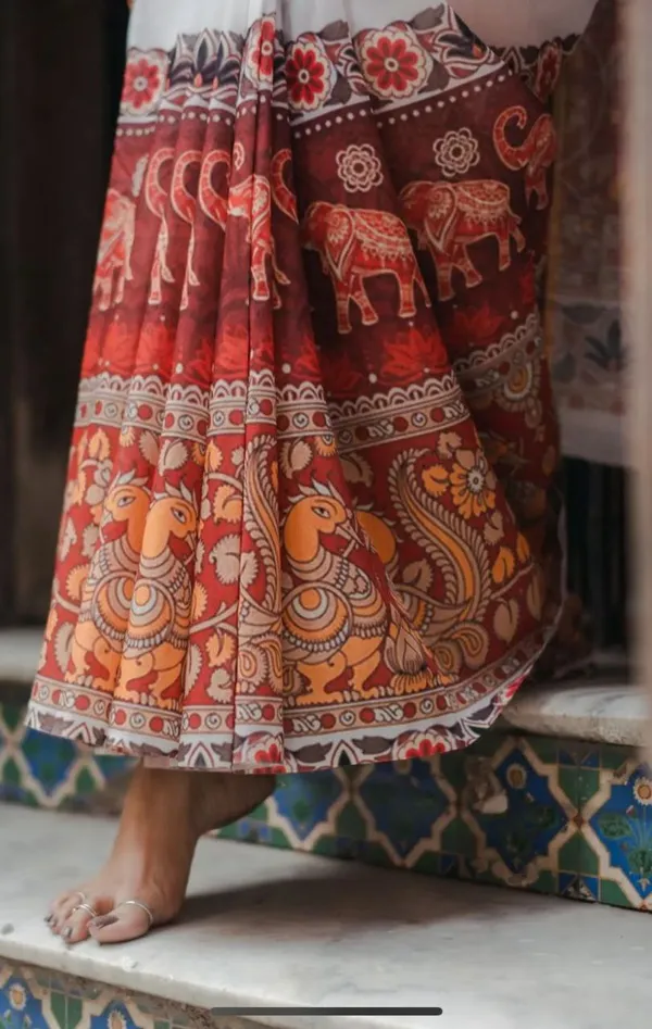 White_Linen_Saree_with_Digital_Print_and_Unstitched_Blouse_Piece