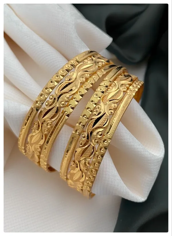 https://cdn-image.blitzshopdeck.in/ShopdeckCatalogue/tr:f-webp,w-600,fo-auto/6415958f1a426000122ef29a/media/AARNA_GOLD_PLATED_HANDCRAFTED_BANGLE_POJJ6E67K2_2024-02-18_1.jpg__Aarna Jewel