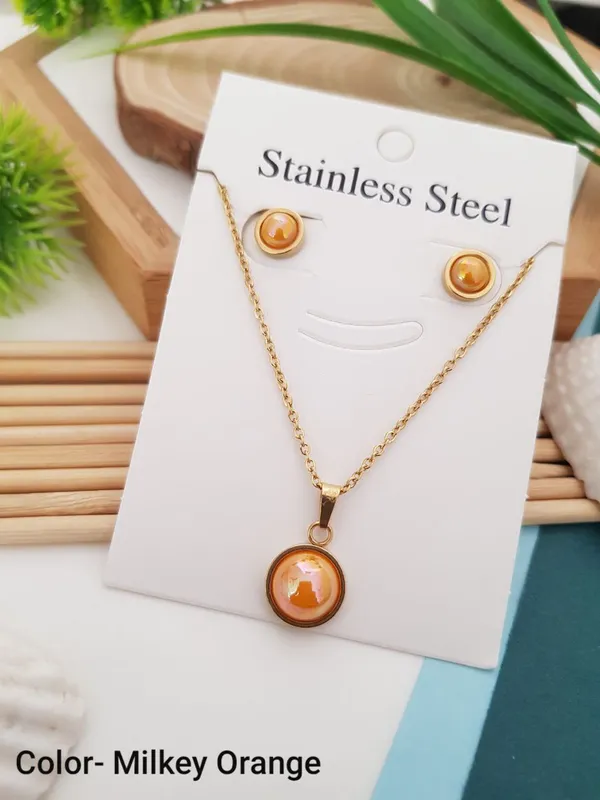 https://cdn-image.blitzshopdeck.in/ShopdeckCatalogue/tr:f-webp,w-600,fo-auto/6415958f1a426000122ef29a/media/AARNA_GOLD_PLATED_PAVE_ZIRCONIA___PEARL_STUDDED_RADIANT_PENDANT_SET_IST42DEYS2_2024-02-16_1.jpg__Aarna Jewel