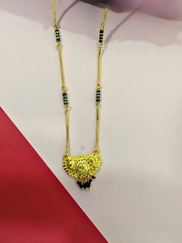 https://cdn-image.blitzshopdeck.in/ShopdeckCatalogue/tr:f-webp,w-600,fo-auto/6415958f1a426000122ef29a/media/AARNA_GOLD_PLATED_PENDANT_SIMPLE_MANGALSUTRA_68E9M8XUT2_2024-02-15_1.jpg__Aarna Jewel