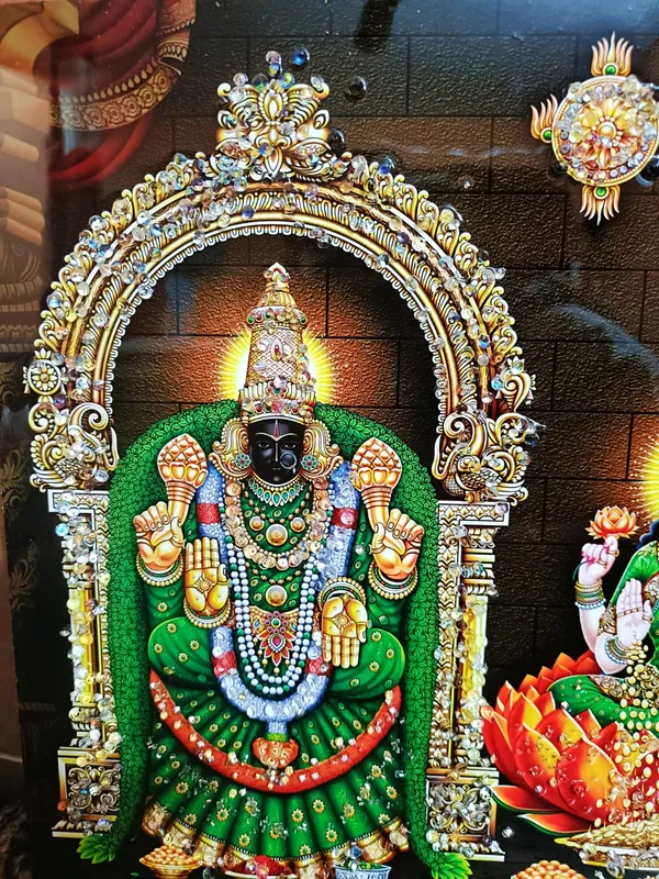 Thirupathi_Sri_Padmavathi_Thayar_Srinivasa_Perumal_with_Sri_Maha_Lakshmi_Photo_Frame