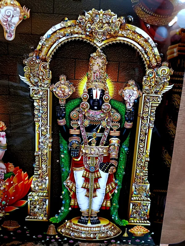 Thirupathi_Sri_Padmavathi_Thayar_Srinivasa_Perumal_with_Sri_Maha_Lakshmi_Photo_Frame