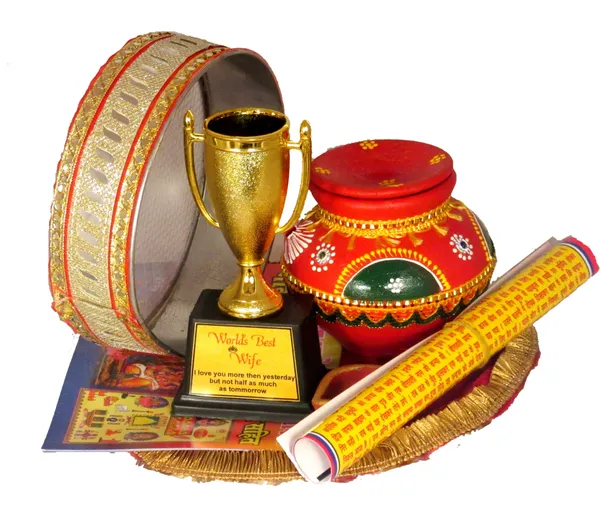 Lace_Karwa_Chauth_Pooja_Thali_Set_With_Trophy_For_Husband_|Karwachauth_Thali_Set_|Karwa_Chauth_Thali_Terracotta_(7_Pieces,_Multicolor)