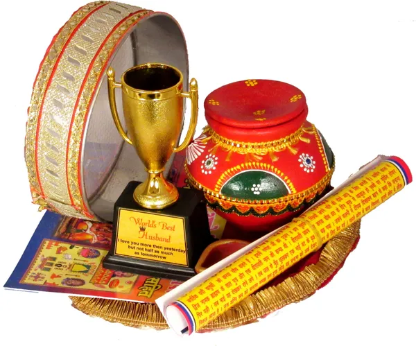 Lace_Karwa_Chauth_Pooja_Thali_Set_With_Trophy_For_Husband_|Karwachauth_Thali_Set_|Karwa_Chauth_Thali_Terracotta_(7_Pieces,_Multicolor)